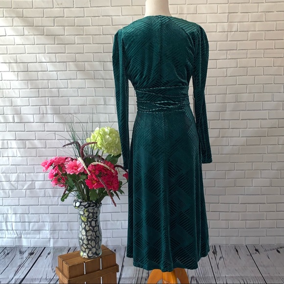 Ali & Jay I'm Nominated Teal Velvet  Midi Dress M - Picture 10 of 13